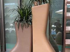 探尋高性價(jià)比之選 宇巍玻璃鋼花盆，京城花卉與禮品的明智搭配